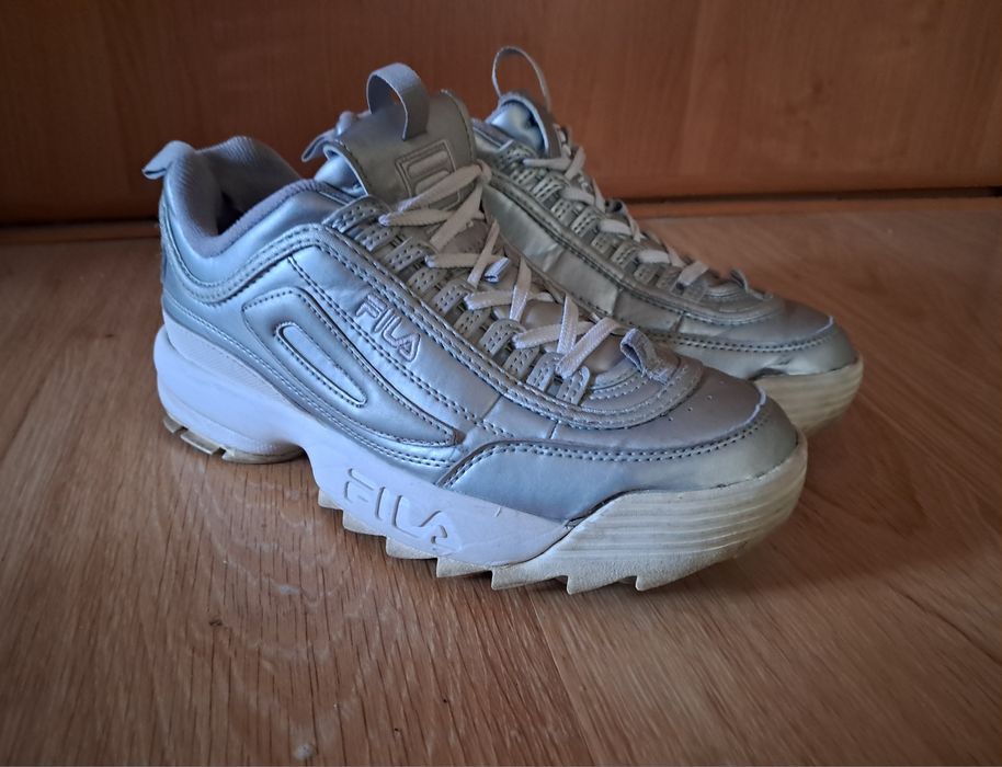 Srebrne buty fila disruptor