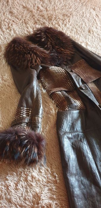 Дублянка натуральна оздоблена хутром єнота зі вставками