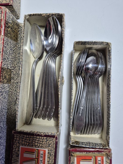 Faqueiro Perenal, conjunto de colheres, garfos e facas