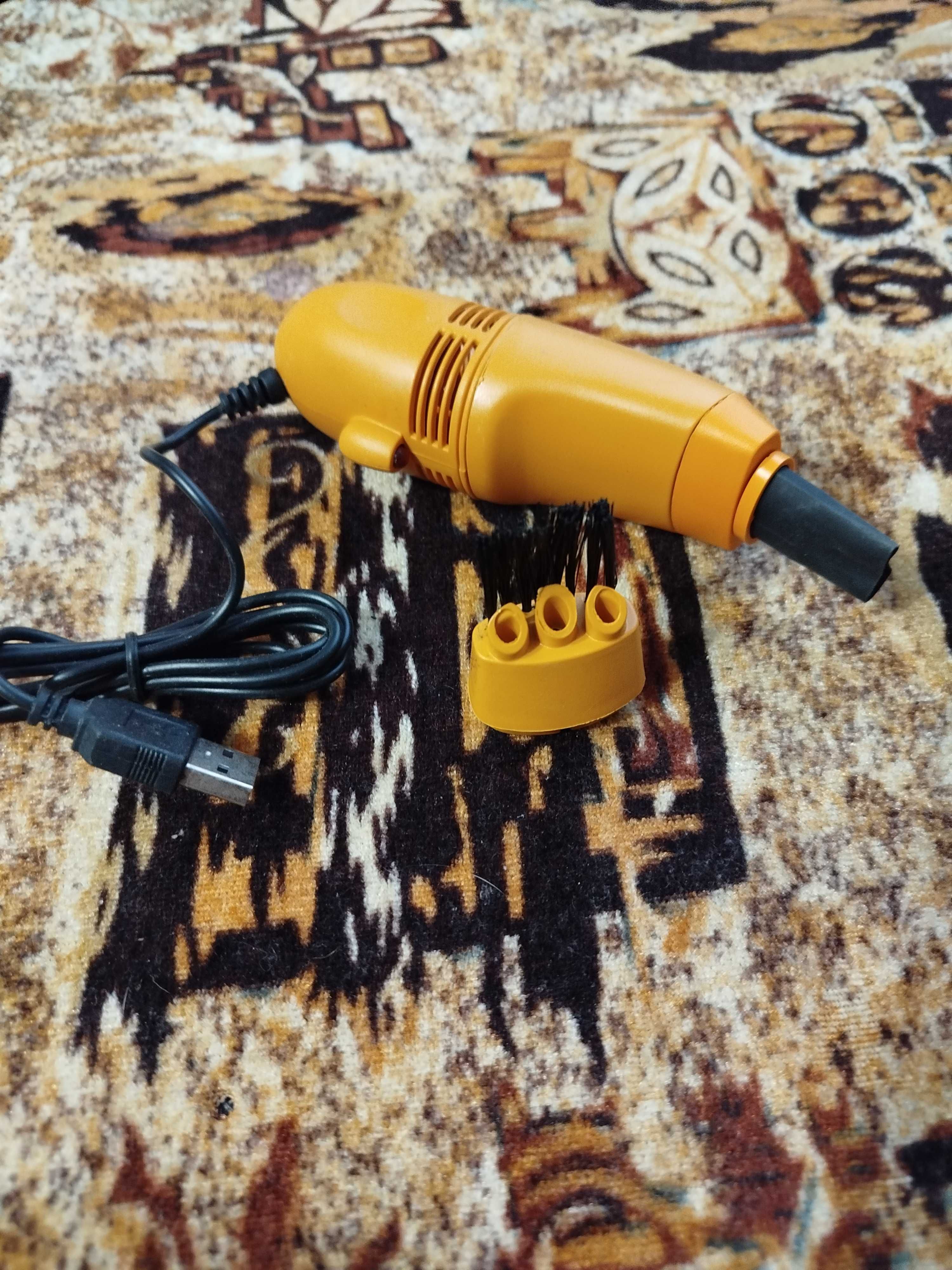 Міні usb пилосос для клавіатури.