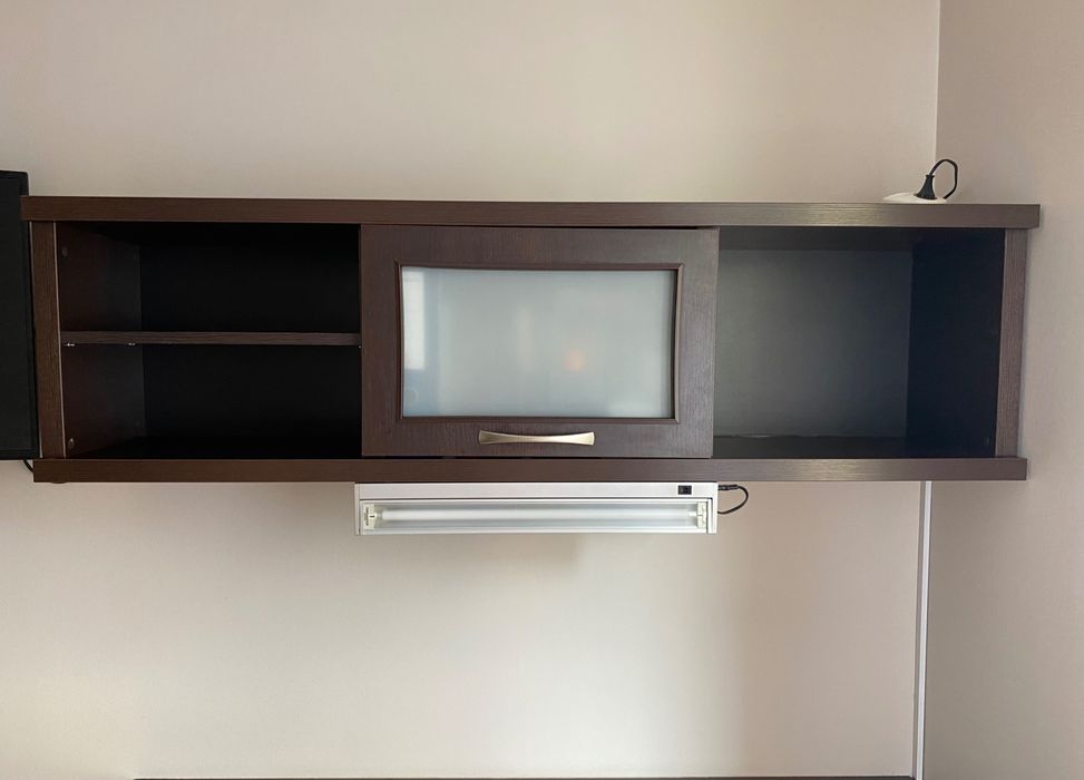 Meble biurowe od stolarza – biurko, komoda, szafka wisząca, wenge