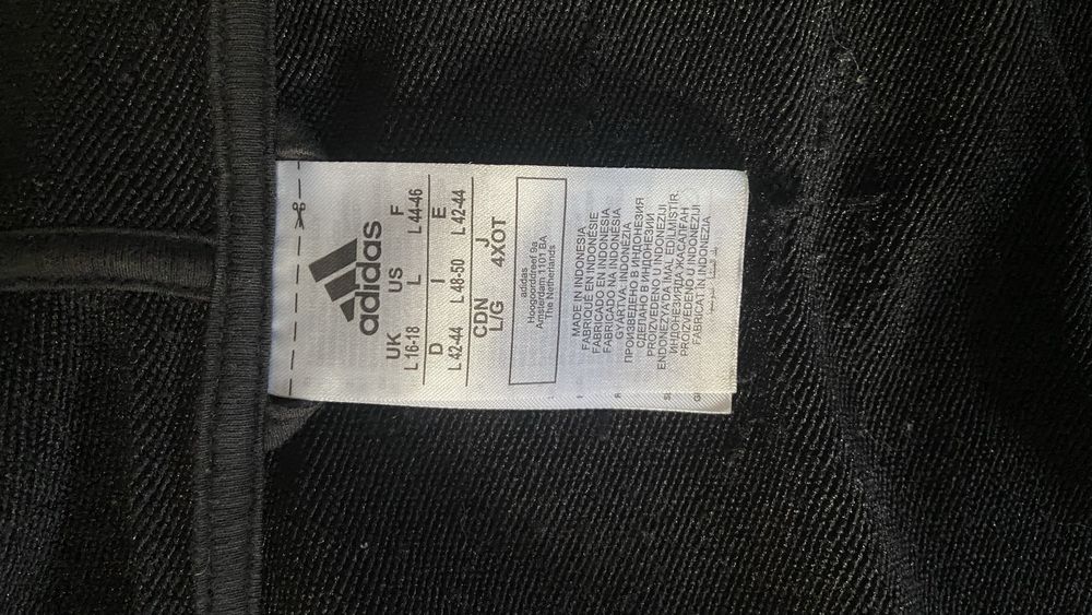 casaco adidas      tam. L