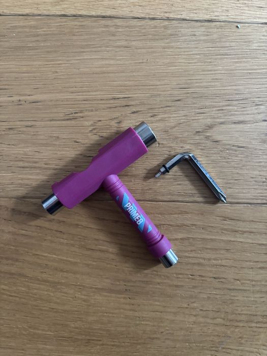 Prawie nowa deskorolka + skatetool