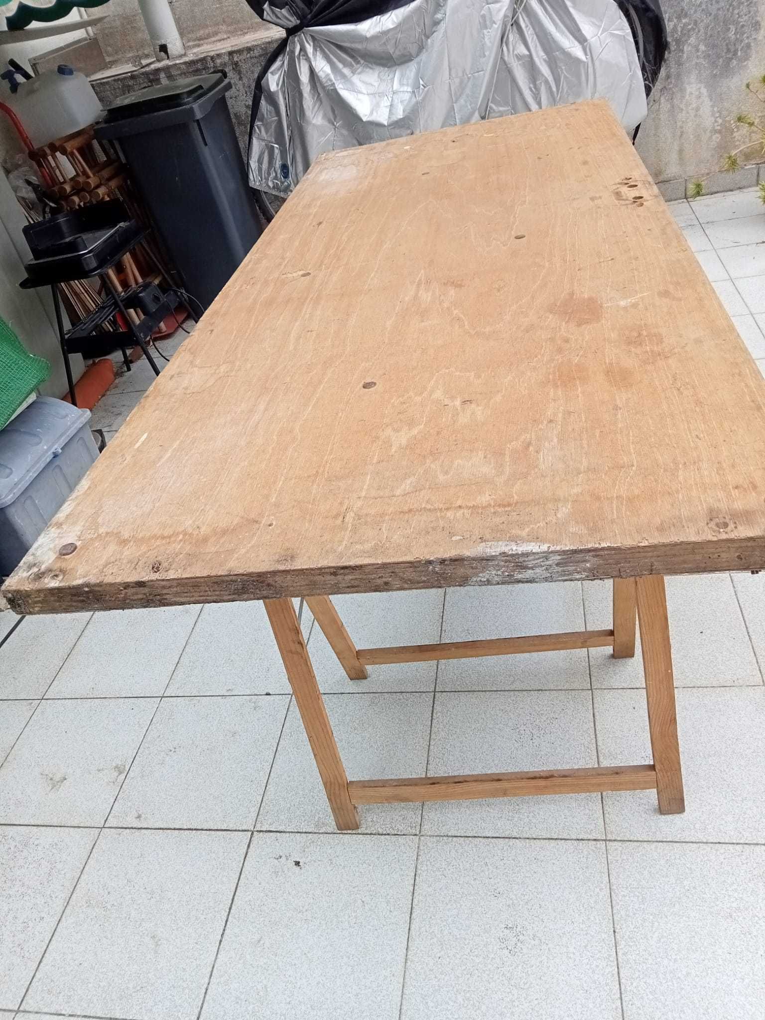 par de cavaletes e tampo mesa trabalho
