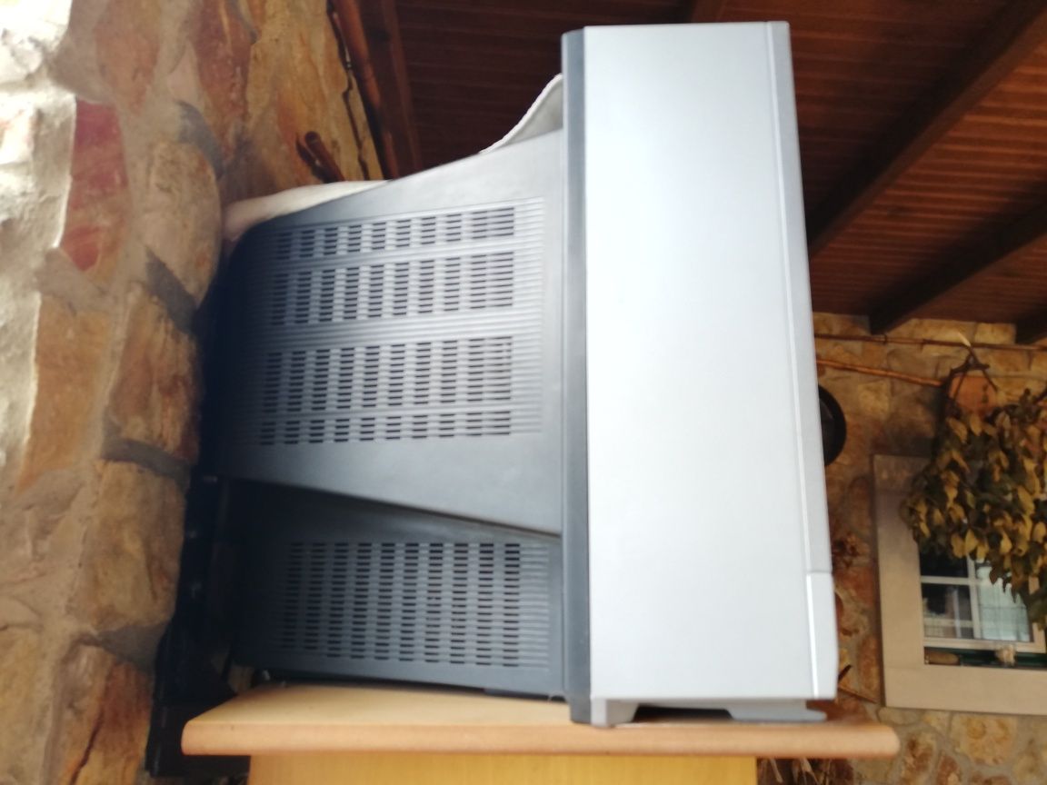 Televisão PANASONIC 32" 100HZ