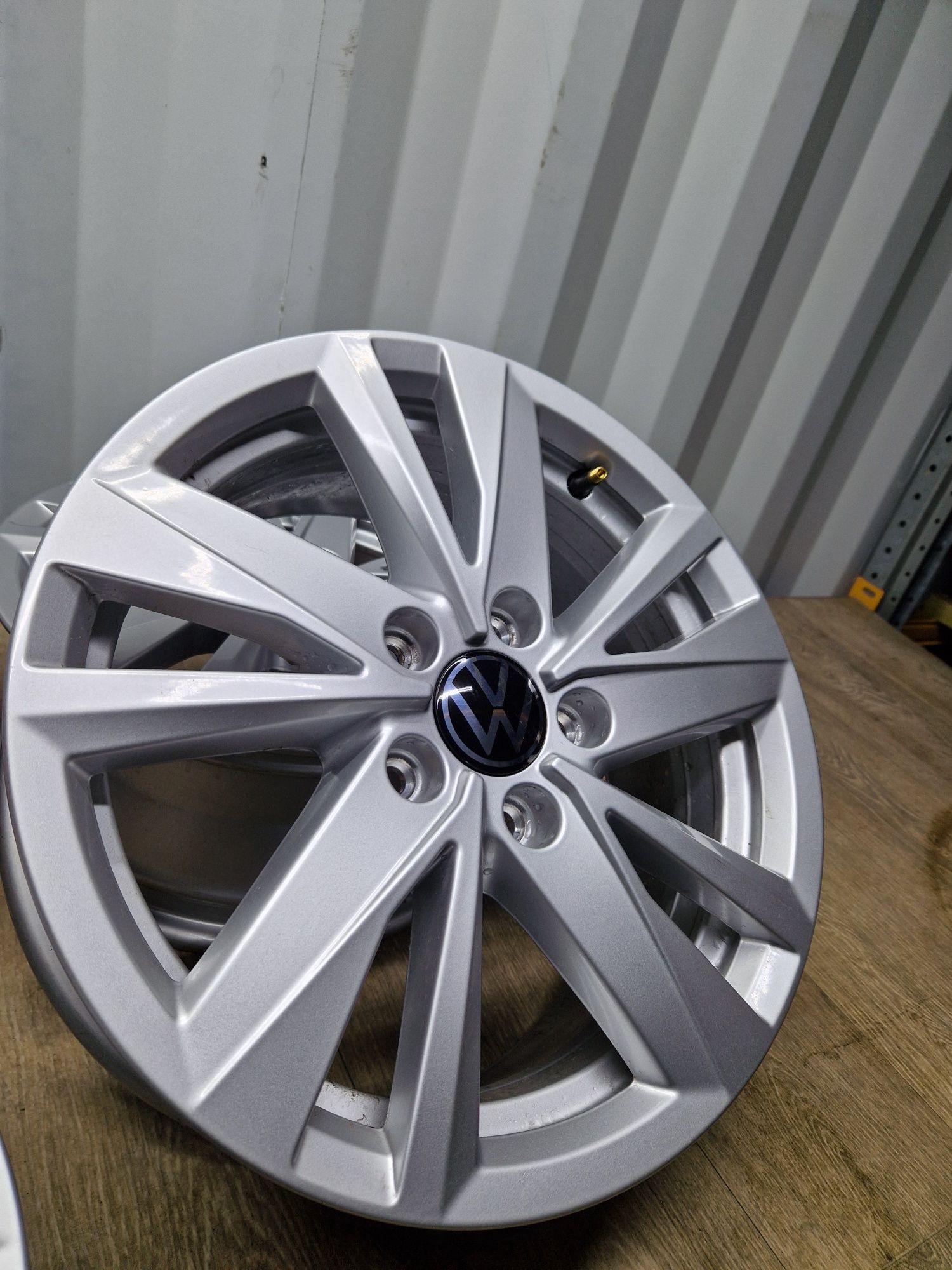 Felgi 16 vw touran caddy golf 5x112 6.5j et 48 os 57.1