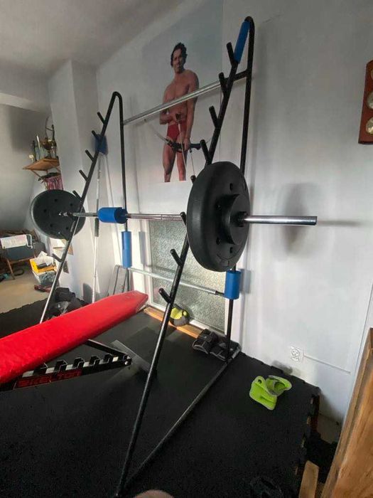 Solidny stojak na sztangi