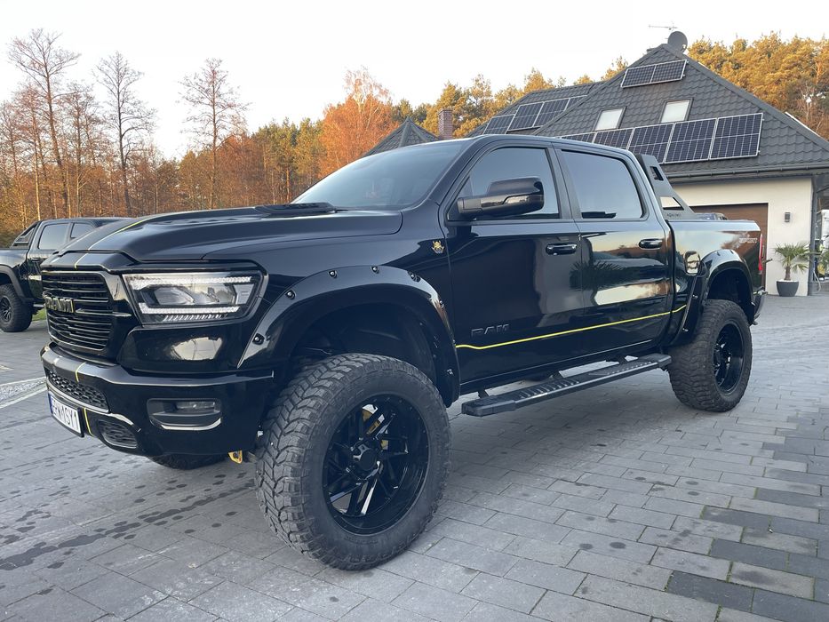 Ram 1500 Sport 5.7 LPG lift 6” duzy byk czarny zarejestrowany kola 37”
