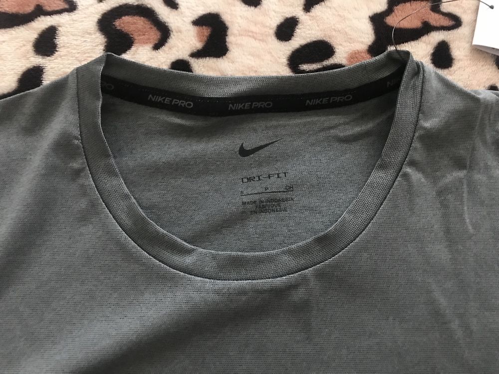 T-shirt Nike Pro (Dri-fit) Tam. S - Nova