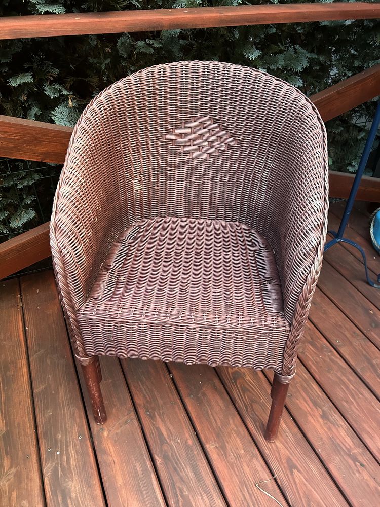 Krzesło wiklinowe do ogrodu lub domu