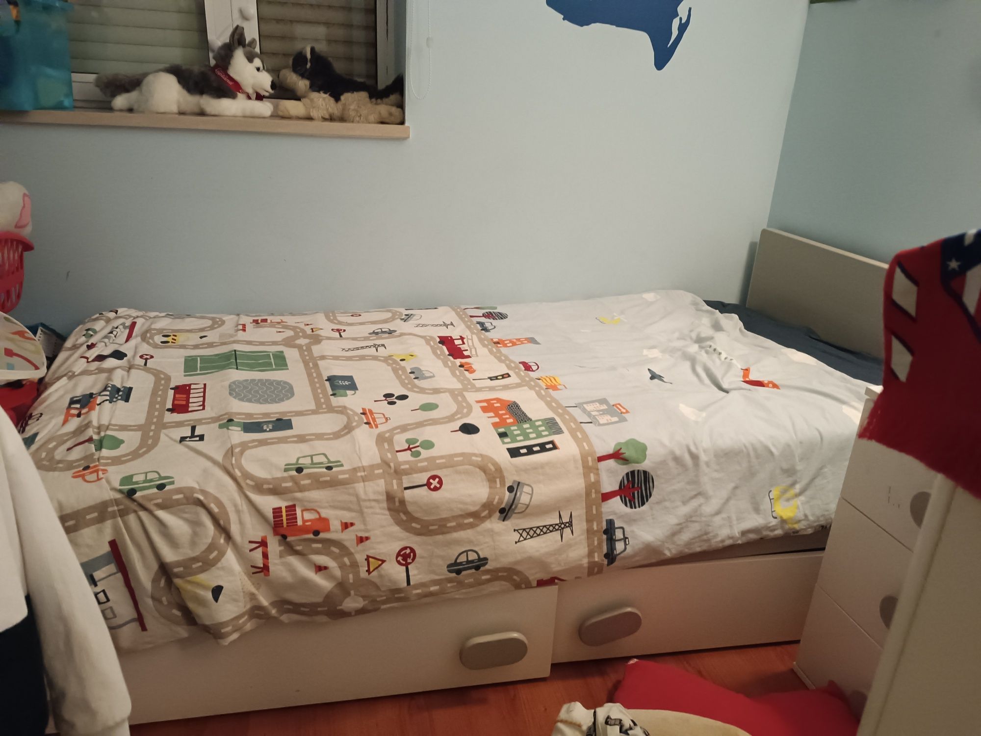 Cama criança com 2gavetas e cabeceir