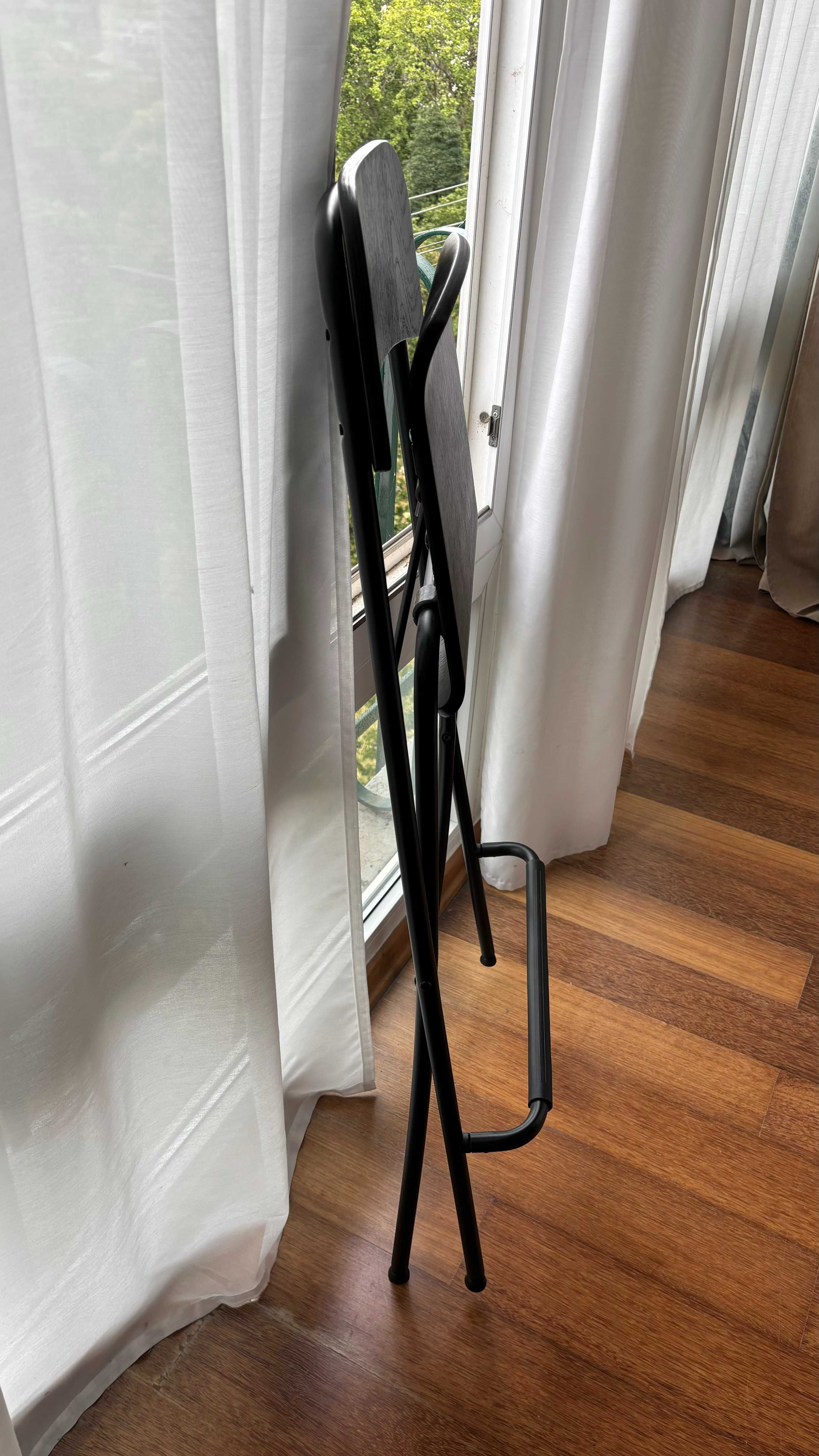 Mesa alta IKEA preta c/ 4 cadeiras