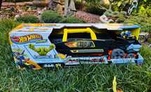 Автомобиль Hot Wheels Побег Бэтмена RacerVerse Batman’s Escape!