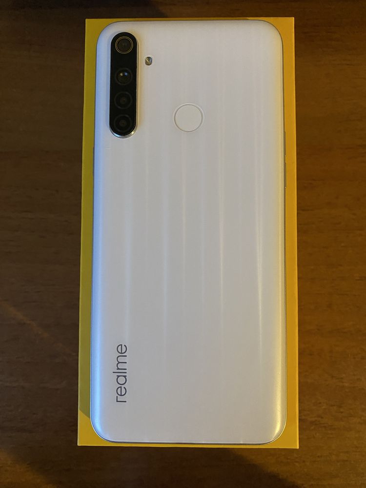 Смартфон realme 6i 4GB/128GB White Milk в гарному стані