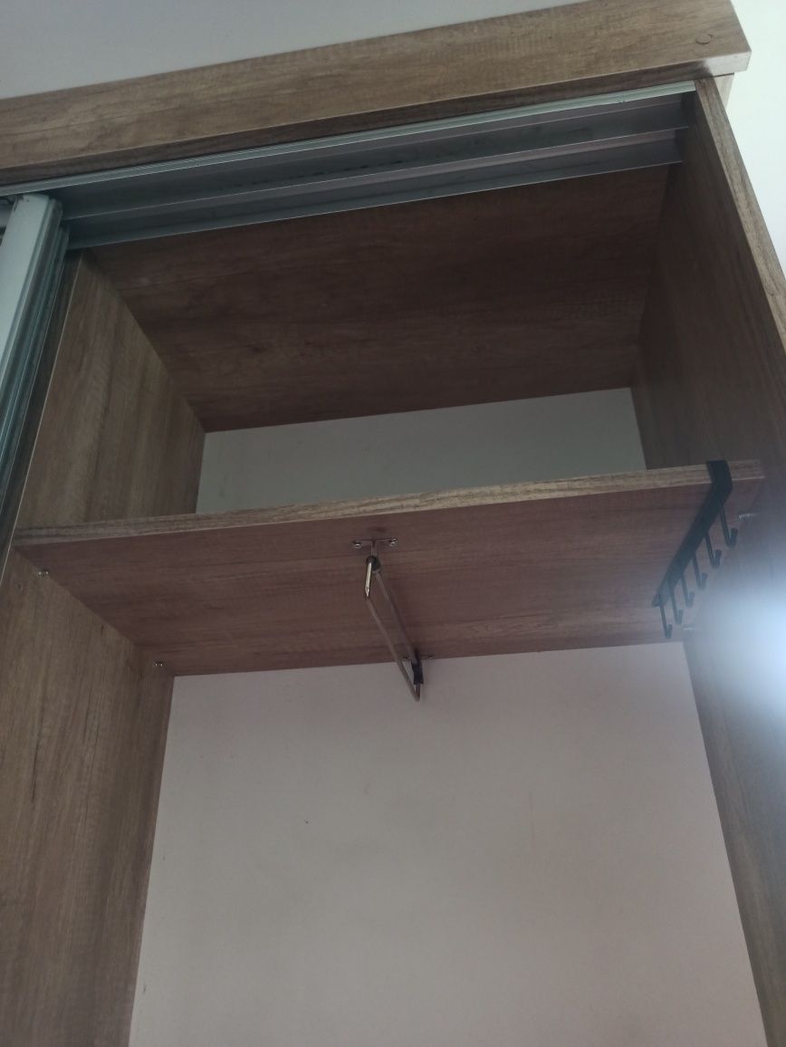 Szafa pod wymiar do przedpokoju na wieszaki