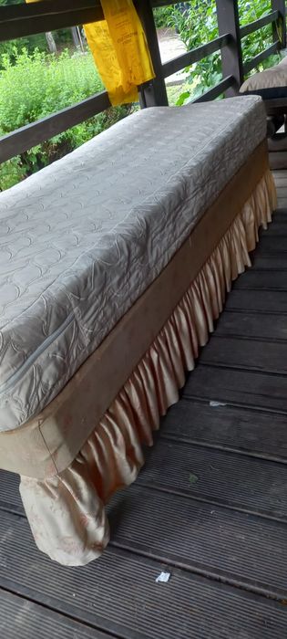 Łóżko łóżka z materacem z domku holenderskiego 2 sztuki