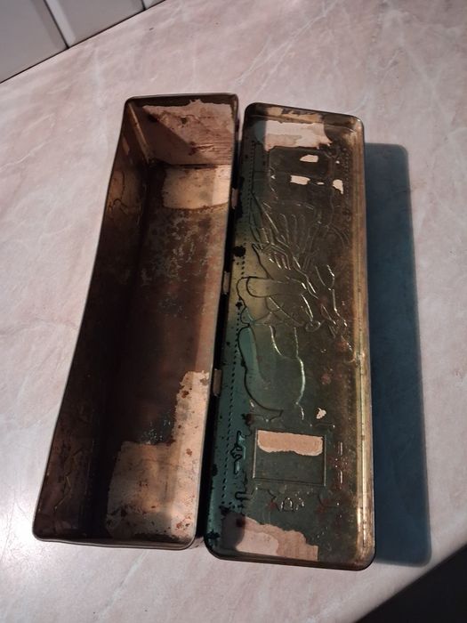 Puszka po szkockiej butelce