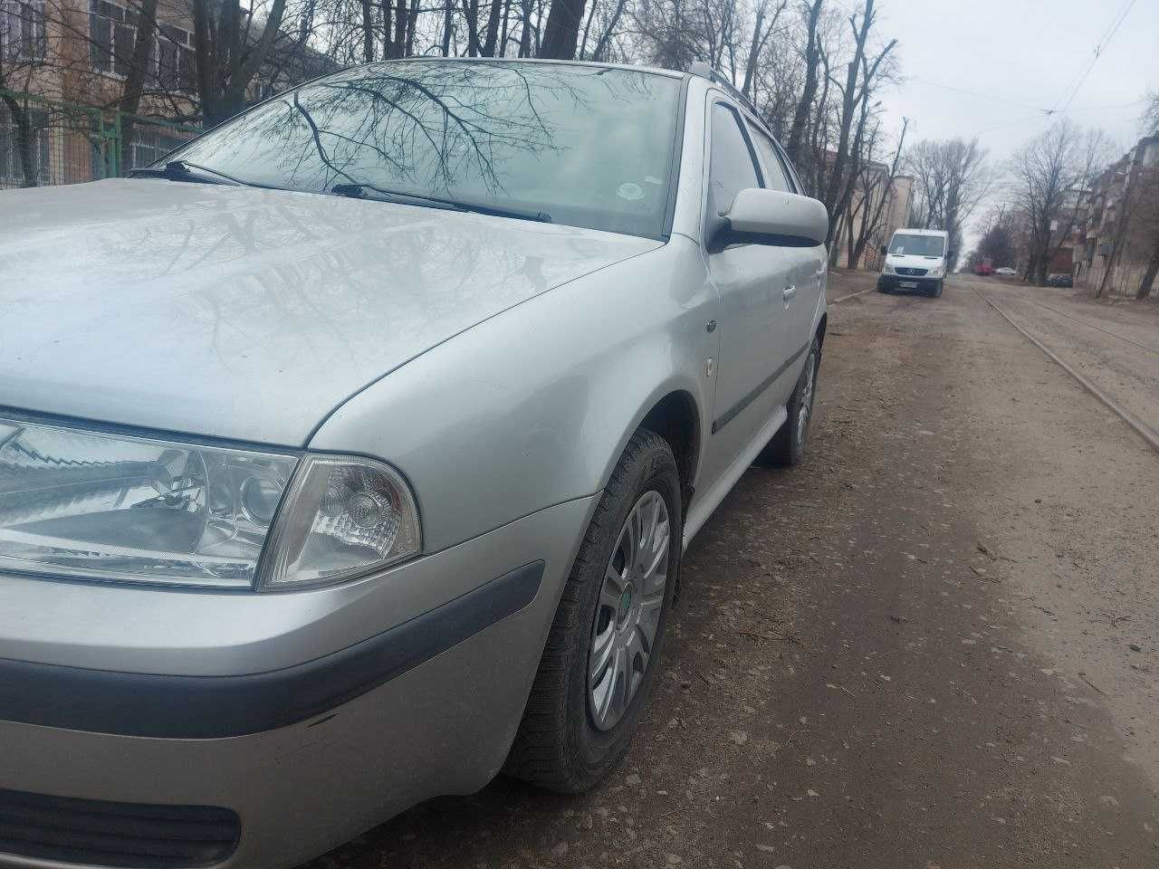 Продам Skoda Octavia  tour 1.6 2002 г.в. на климате