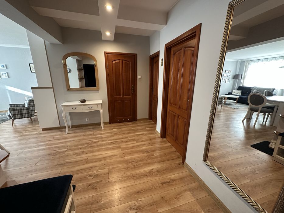 Apartament Mieszkanie, 3 pokoje, przestronne,zadbane, do centrum 200 m