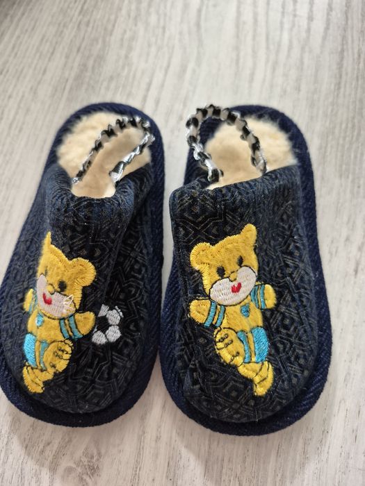 Продам дитяче взутя