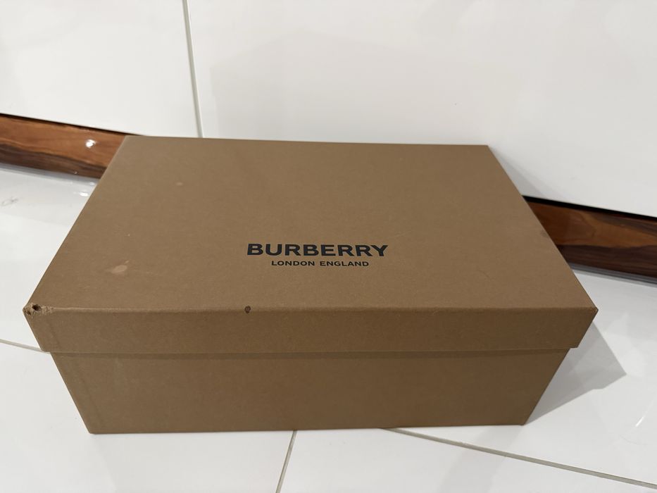 Pudełko po butach Burberry