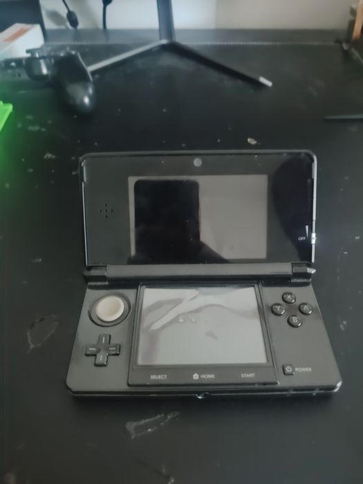 Nintendo 3DS, carregador e jogos