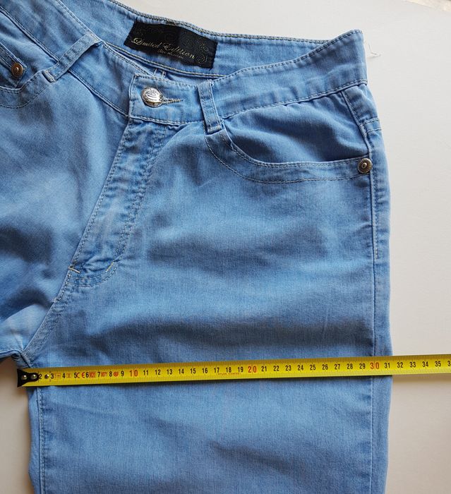 Jasnoniebieskie letnie jeansy rybaczki