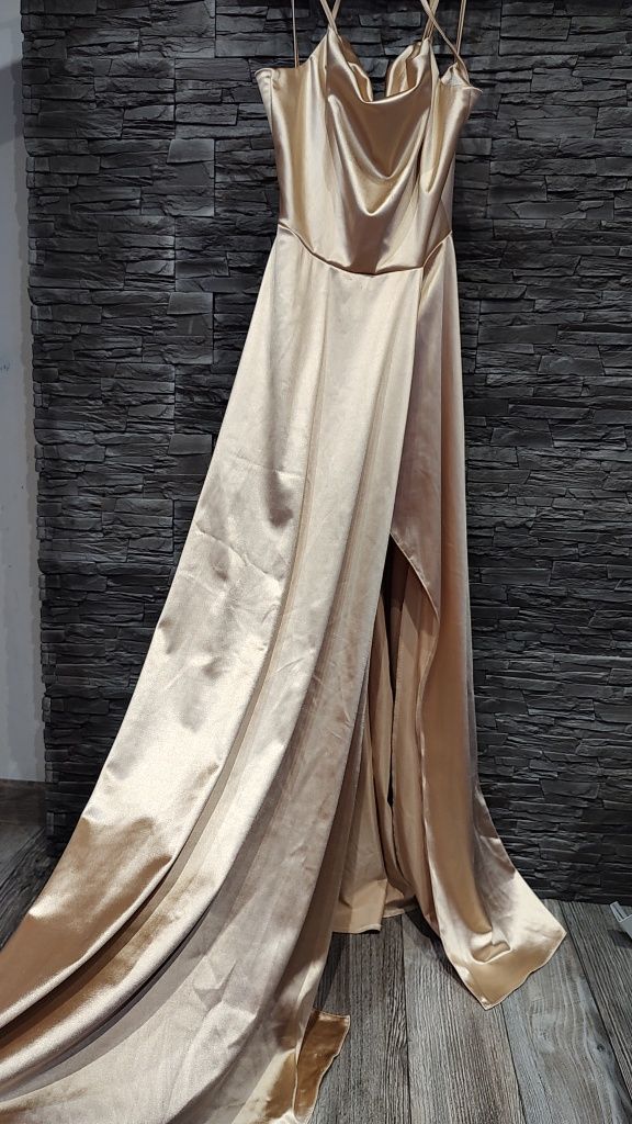 Złota satynowa sukienka Katniss