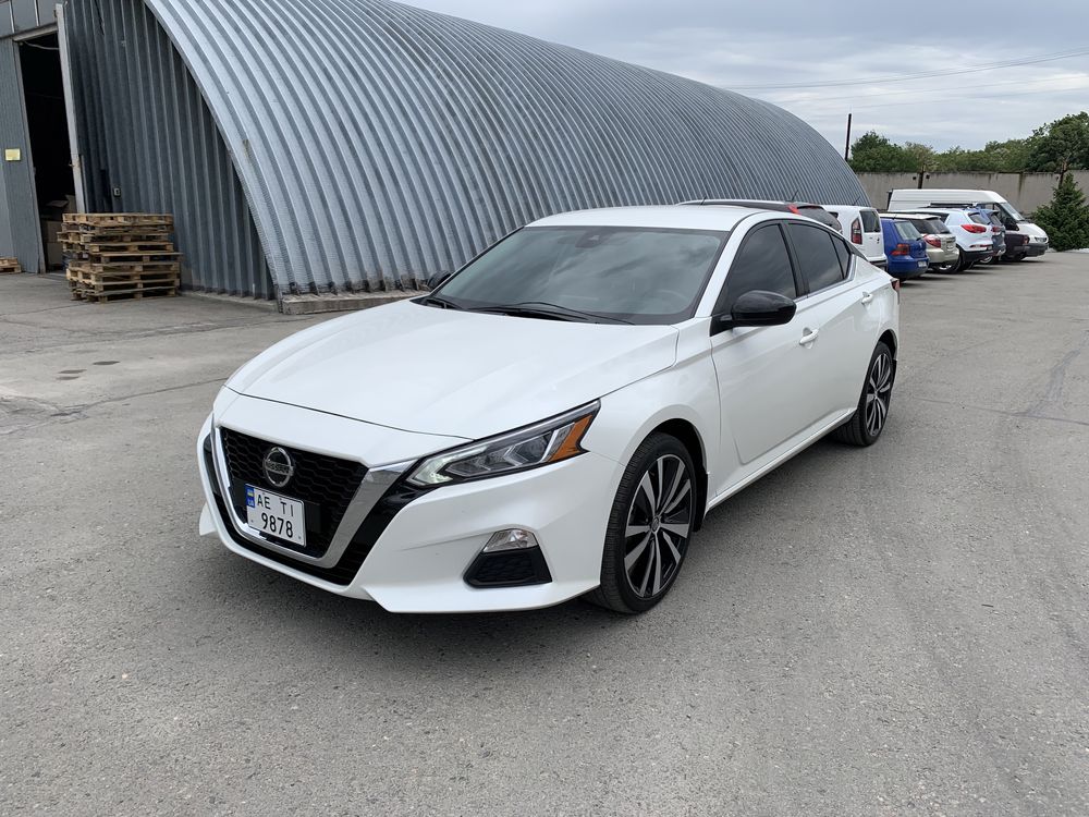 Продам Nissan Altima SR 4AWD 2020