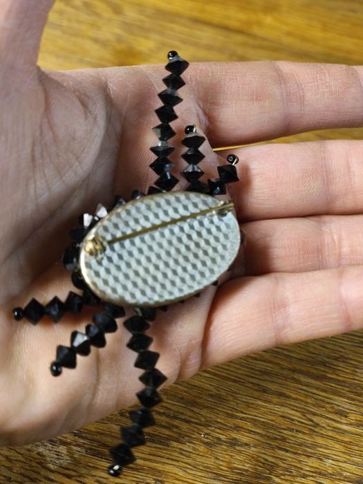 Broszka retro czarna 1