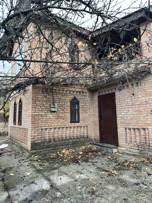 будинок біля міста