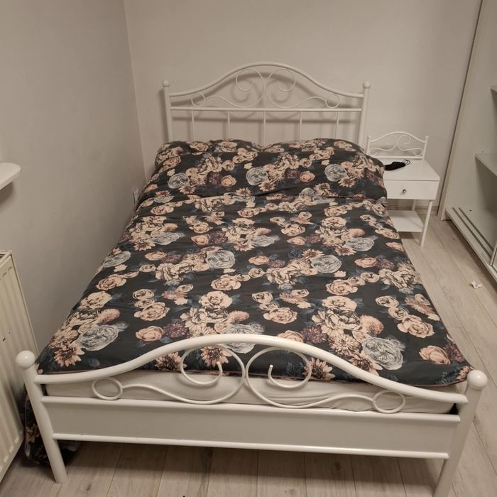 Dwuosobowe łóżko materac szafka kompet zestaw biały