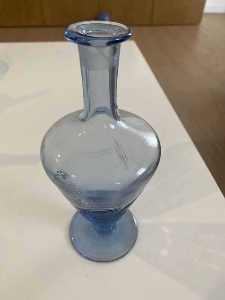 Garrafa de vidro azul