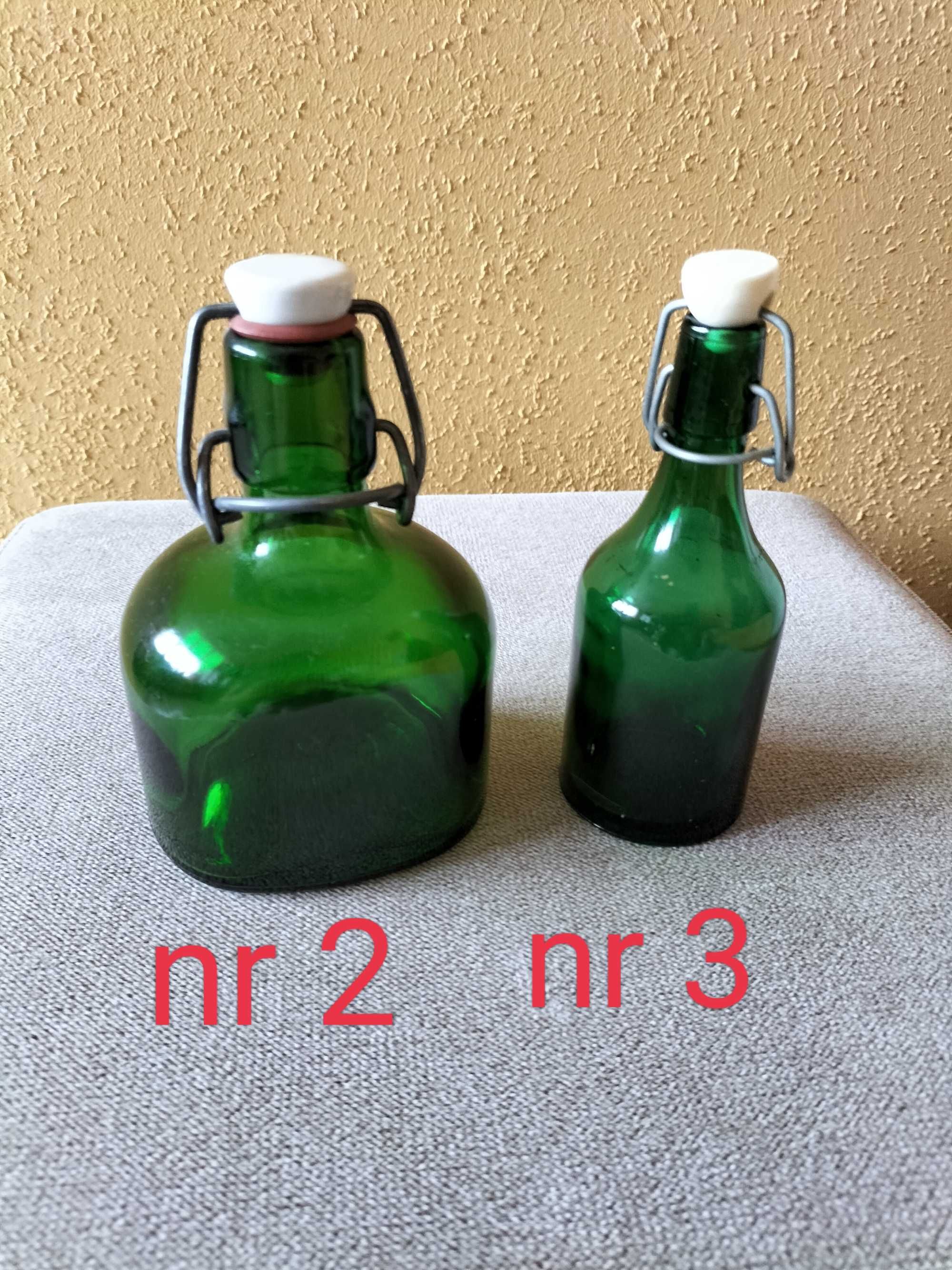 Szklane butelki zielone retro kolekcja