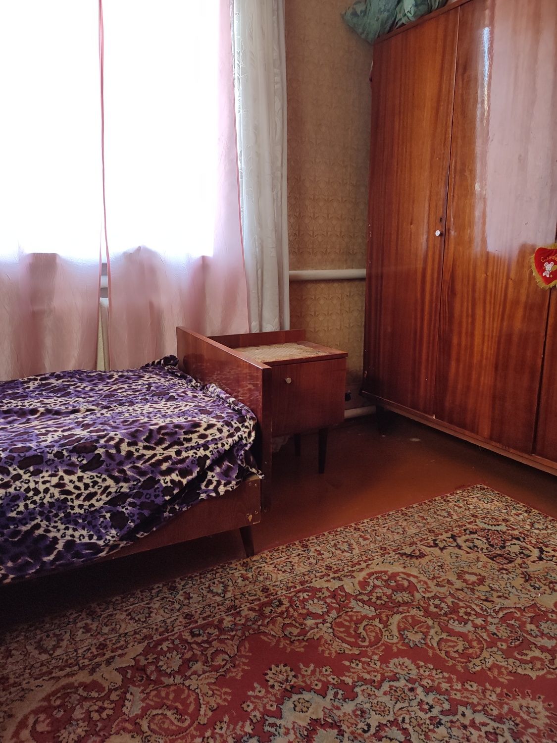 Здається кімната в часному будинку для 2 хлопців
