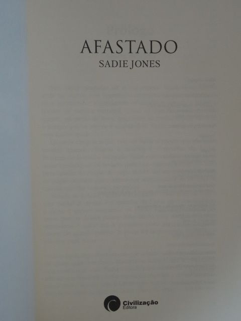 Afastado de Sadie Jones