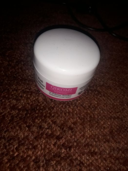 Witam sprzedam zestaw do paznokci razem z kuferkiem  caly komplet