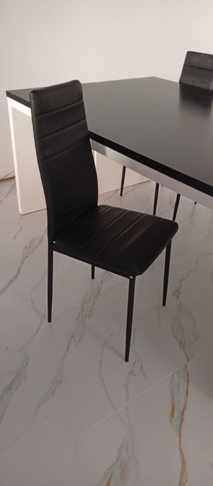 vendo mesa de sala 6 cadeiras e móvel de televisao