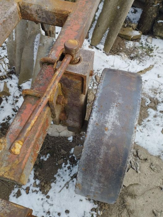 Плуг трохкорпусний 3-30 та культиватор до трактора МТЗ чи ЮМЗ