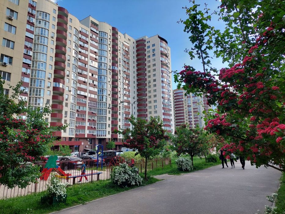 Продаю евротрешку власник жк Парковий Київ ,бул.(кольцова) Руденко Мик