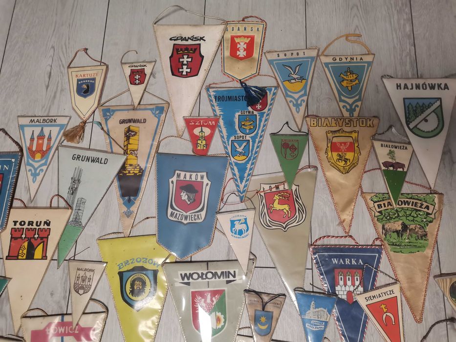 Proporczyki duże i średnie, herby miast duży zestaw 61 sztuk PRL