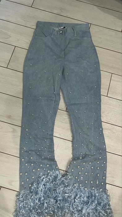 Джинси Asos з перлинами та пірʼям, висока посадка