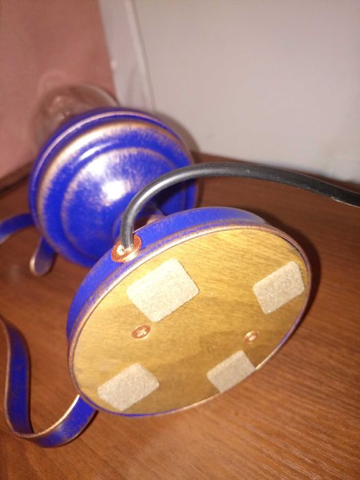 Дизайнерска настільна лампа ручної роботи.