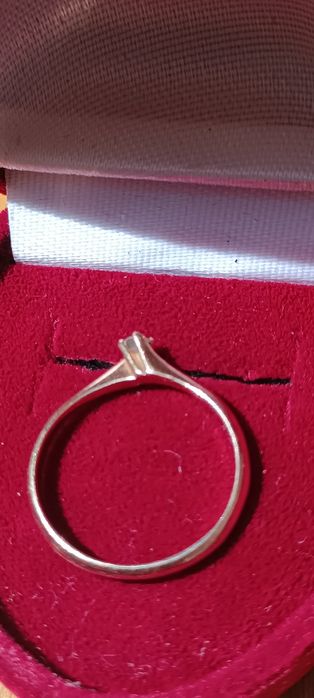 Обручка з діамантом