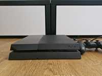 Konsola PlayStation 4 z padem