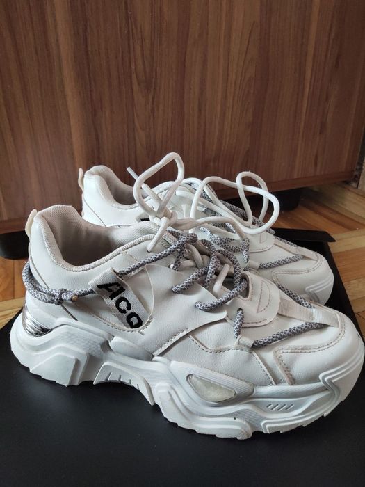 Белые Кроссовки широкие 39. Білі кросівки широкі