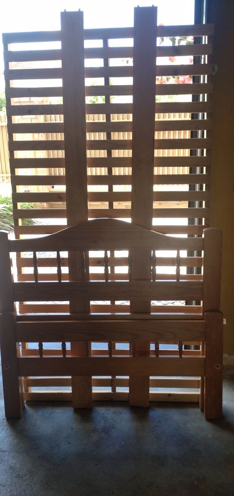Cama de Solteiro em Pinho Maciço