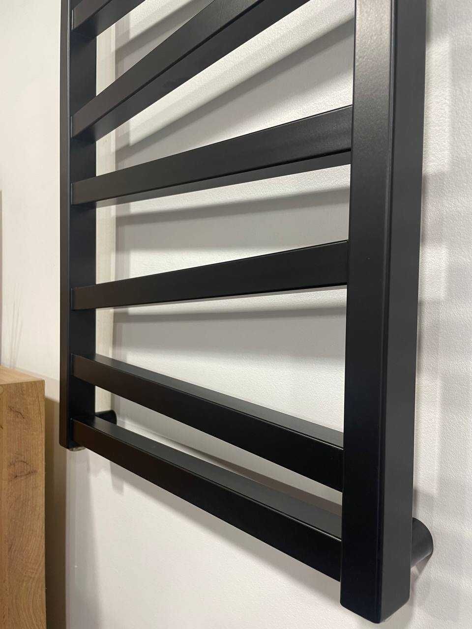 Дизайнерська рушникосушка  KOMEX ZOE 990X500 чорна, Польща