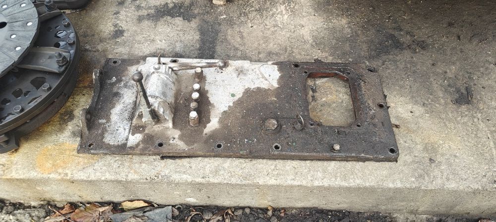 Pokrywa skrzyni biegów oryginalna URSUS C360 C355 C4011