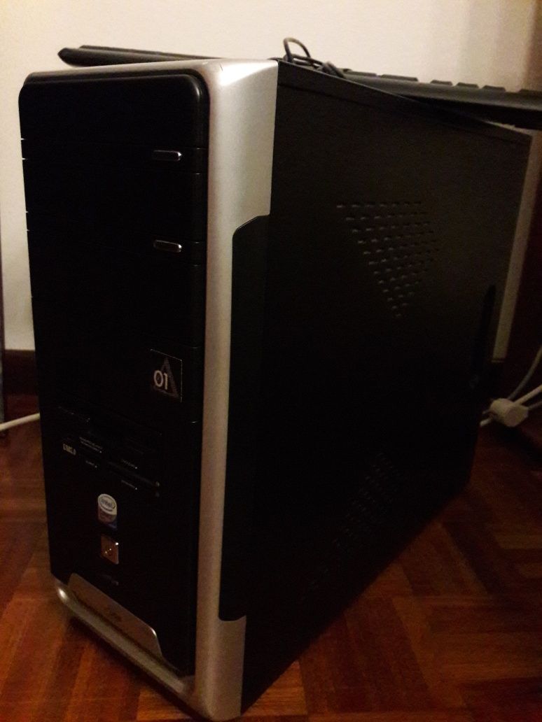 Vendo torre de computador